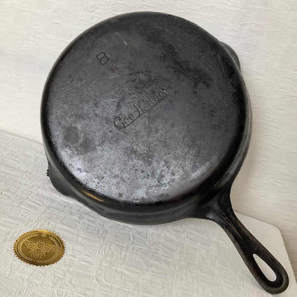 Vintage 🇨🇦 No. 8 Good Cheer 11” Cast Iron Skillet Frying Pan w/ Pour Spouts - Picture 3 of 12